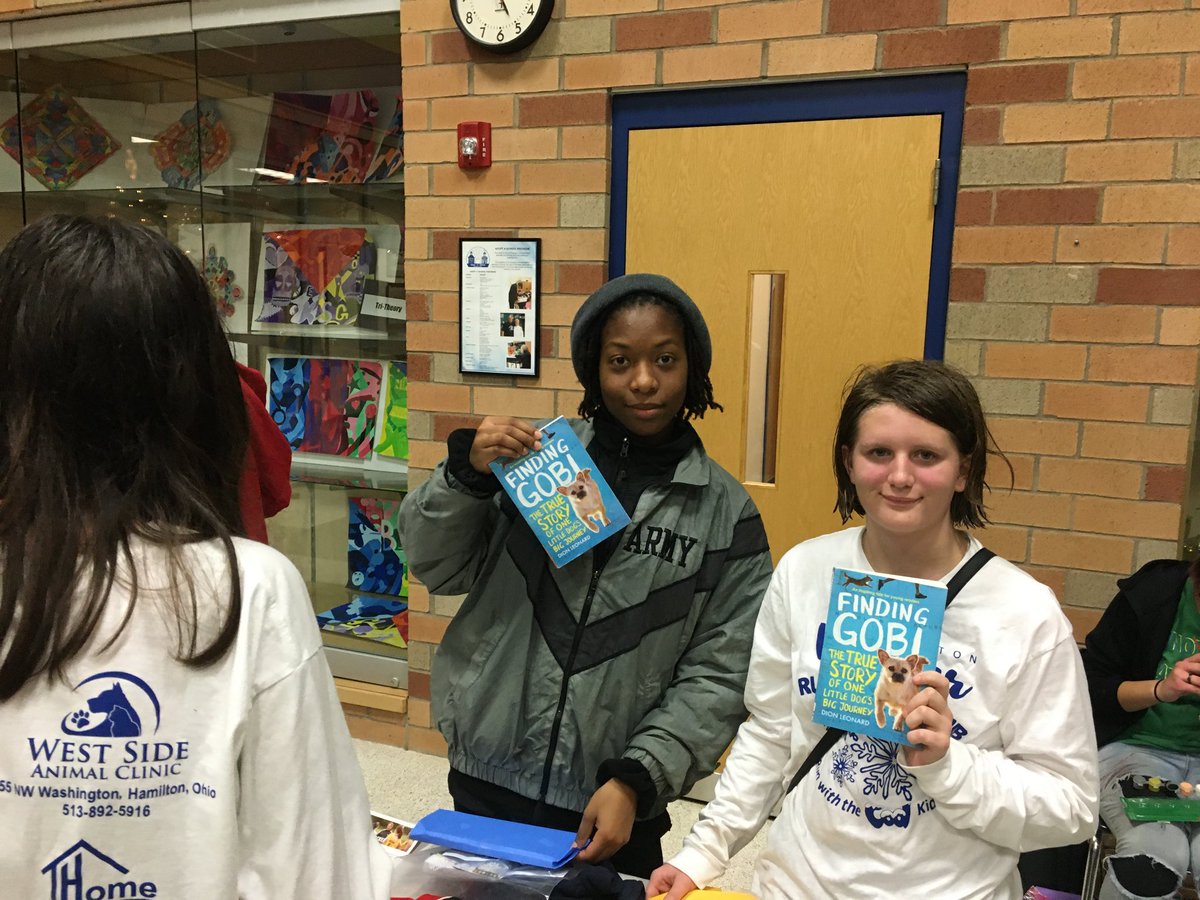 HamiltonLACoach's tweet photo. Two of my favorite things..running and books!  Great day with the Hamilton Running Club.  Garfield, Wilson, HHS students ran in freezing rain and then celebrated.  Each runner received Finding Gobi.  Shout out to Coach Barrow for all her planning! @findinggobi #BigBlueOnTheMove https://t.co/ScbGVVwObj