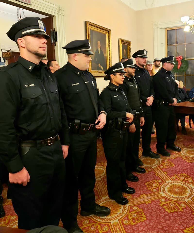 domingoatlarge's tweet photo. At Salem City Hall attending to the swerving ceremony for six new officers and promotion of five members of the department to superior officer ranks. This evening we were able to swear in our first Latina police officer and first Latino superior officer! Congratulations!!! https://t.co/F9MtPTnm1L
