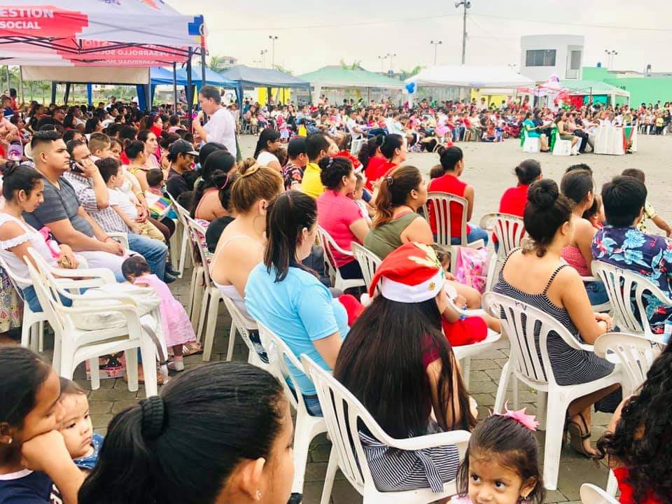 BorisFernandezD's tweet photo. #MisionNavidad llega a La Troncal; compartimos gratos momentos con niños, niñas y sus familias en un colorido agasajo navideño.
#ElGobiernoDeTodos 

@Lenin
@IvanGrandaM 
@InclusionEc https://t.co/cLUoB9Sipi