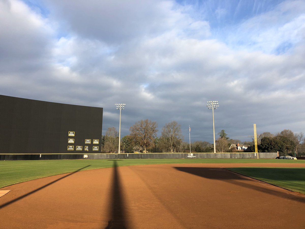 ModernTurfSport's tweet photo. Guys were able to get @WinthropBasebal skin completed today before the rain moved in tonight. Rye has also really come in very good this year as well. She’s Game ready in December. @DIRTGottaLoveIt #weworkyouplay https://t.co/glG1eKNSBu