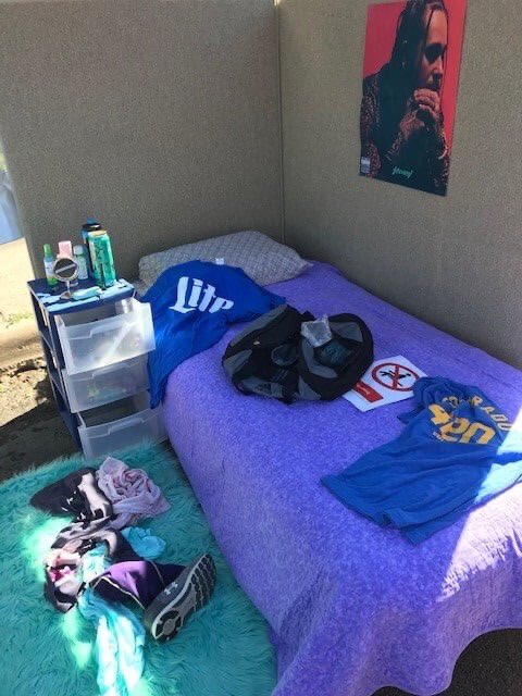 ResistTobaccoKS's tweet photo. #ChapterShoutout Allen County Resist Chapter held an awareness event to teach parents, youth, and community members how to identify vaping devices hidden in plain sight by creating an interactive mock teenager bedroom!! They also held an assembly for Red Ribbon Week. Way to go!! https://t.co/psjd0gzQhU