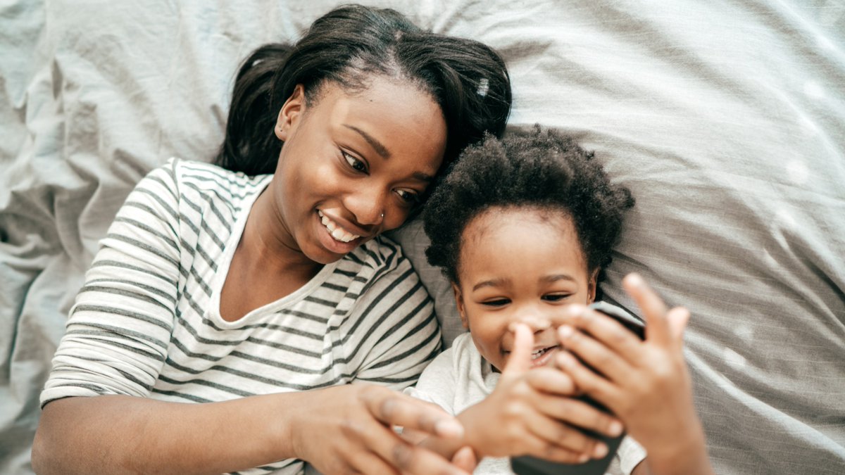 . <a href="/glamour/">Pamela Fierro</a> said it best: " ’Tis the Season When Kids Want Tech Gifts. Here’s How to Feel Good About Saying Yes" featuring three #GoogleFamilyPartners: <a href="/techsavvymama/">Leticia Barr (she/her)</a>, <a href="/yourmodernfam/">Becky Mansfield</a>, and <a href="/En_TusZapatos/">EnTusZapatos</a>

glamour.com/story/tech-gif…