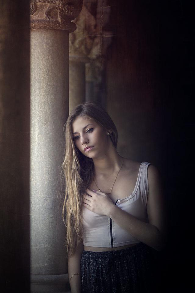 SBenody's tweet photo. ♥〰The loneliest moment in someone’s life is when they are watching their whole world fall apart, and all they can do is stare blankly.〰♥

#photography #photooftheday #photoshoot #photographer #photo #girl #sad #loneliness #lady #portraitphotography #portrait #heartbroken #bad https://t.co/0p1MiSrW3r