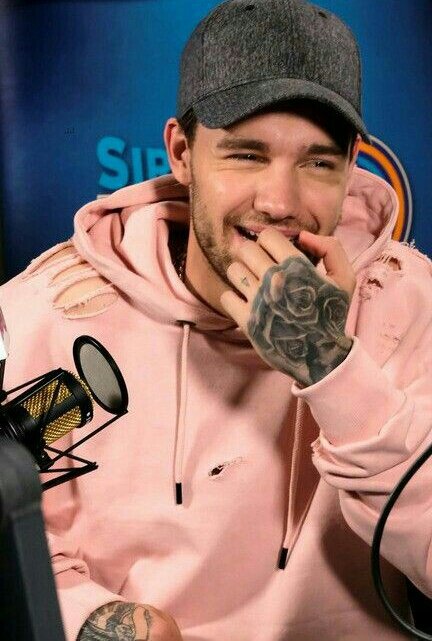 bad_girllz's tweet photo. Nunca vou me cansar de dizer que o Liam é uma das pessoas mais incríveis desse mundo 
Que já passou por tanta coisa tensa e msm assim continua seguindo em direção a seu sonho 
E essa sua força é admirável dmais
LIAM MERECE O MUNDO
MAS O MUNDO NÃO O MERECE 
#LiamBops #LiamPayne https://t.co/RyevVxHAKb