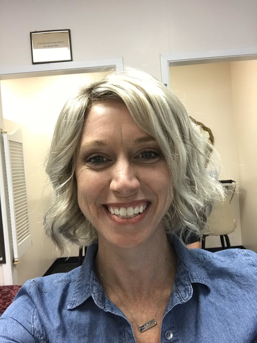 autumnsims_'s tweet photo. Momma got some new hair and I swear she’s the cutest🥺🥺 Half way done with her chemo treatments and she’s doing AMAZING!! My biggest inspiration💓💓💓 https://t.co/2SgGUGmC49