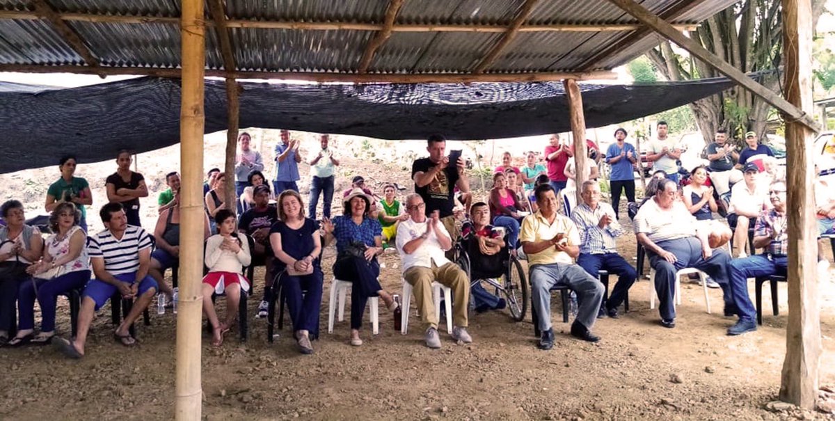 rabascallcarlos's tweet photo. Junín (Manabí) está preocupado x las problemáticas en producción agrícola, la falta d políticas claras p desarrollar el sector y acceso al agua d las mayorías.
Tiene que cambiar el país. Tiene q haber más igualdad
#Igualdad #SeTratadeTí 🙋🏻‍♂️🙋🏽‍♀️
#JuntosPodemos ✅
#EcuadorConTodos 🇪🇨 https://t.co/MQBShxcBfs