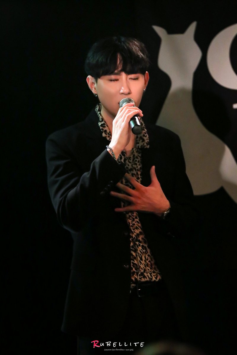 RUBELLITE_85's tweet photo. [2019.12.14] 
チャンウ(@Ccc_Woo )
WINTER LIVE &amp; MEETING 2019 2部
新宿 Cat's hole

撮影曲『Christmas Time』
from Project.CS

#창우 #이창우 #チャンウ #ソロ活動 #솔로활동 #DAWN #FORYOU  #UNTIL_THE_DAWN #ChristmasTime #ProjectCS #撮影可能曲 https://t.co/NEM6vrpIxB