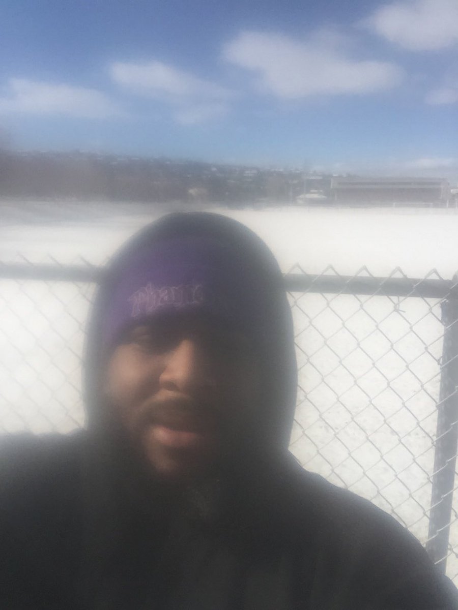 coachmiddlebrks's tweet photo. Had a day to check on players and yes behind me is SNOW! For those that know me, you know how much I do not like being in this type of weather but the grind requires it of me so I do it #PlayersFirstProgram #ThreeFingersDown https://t.co/ezqm8DNLUh