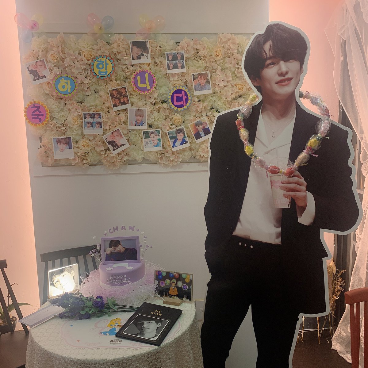 eunah223's tweet photo. 12월 14일 찬오빠 생일 날 다녀왔던 냥토피아😸 문 앞부터 카페 안 모든 부분이 다 찬오빠였고 거기다 우연히 찬 오빠 없는 생일파티에도 참여해 더 행복했던 우리 미인댄서 생일!! 늦었지만 생일 진심으로 축하했어요 오빠🥰💕#빛나는_찬이의_생일을_찬이해 #매듭달_열나흘_찬이가_세상에_내려온_날 https://t.co/IdXWa7yZcr