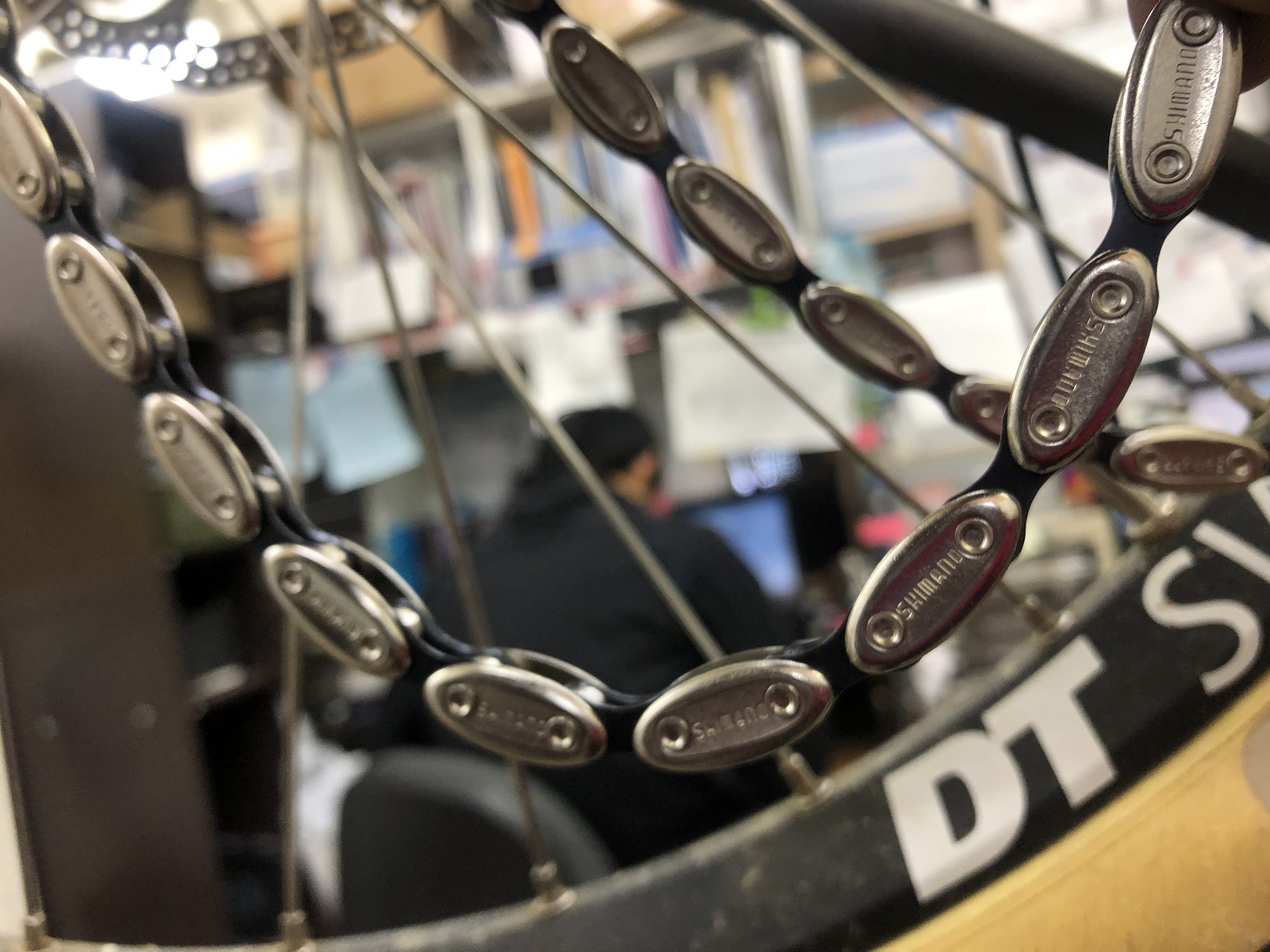 SHIMANO アーモンドチェーン ◇ボン◇ 自転車アーモンドチェーン 先日