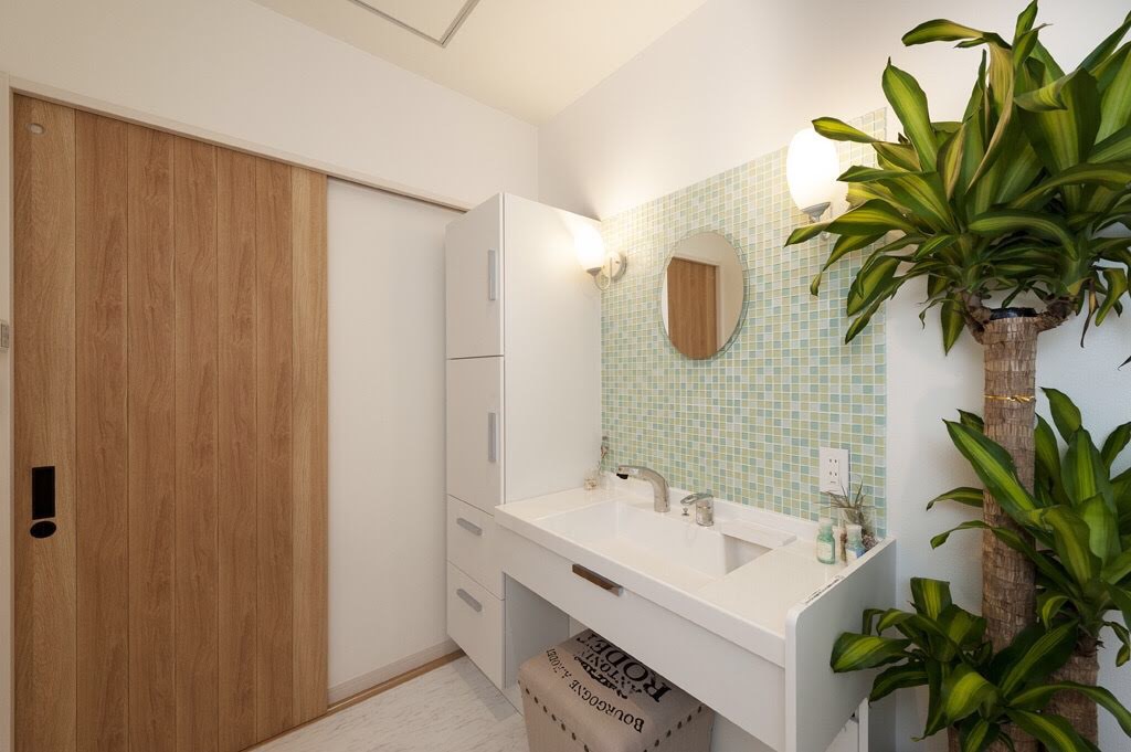 ヤマト住建 立川店 モデルハウスの洗面所 グリーンのタイルで可愛らしい雰囲気が際立っています ヤマト住建 かわいいおうち Housedesign 洗面所 白い洗面台 丸い鏡 グリーンのタイル T Co I0cxwmvcrf Twitter ヤマト住建 立川店 モデルハウスの洗面所 グリーンのタイルで可愛らしい雰囲気が際立っています ヤマト住建 かわいいおうち Housedesign 洗面所 白い洗面台 丸い鏡 グリーンのタイル T Co I0cxwmvcrf Twitter