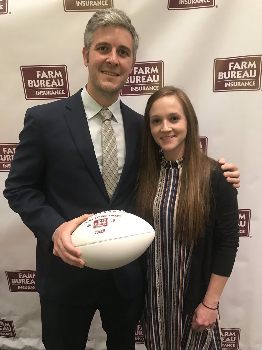 Coach_Little15's tweet photo. Anyone who has been around Mark Kelley and the programs he has led knows that he is the real deal.  He invest his passion and energy into developing young men.  Well deserved 7a-6a coach of the year!!!! #BallersBall https://t.co/cRPwRHIzer