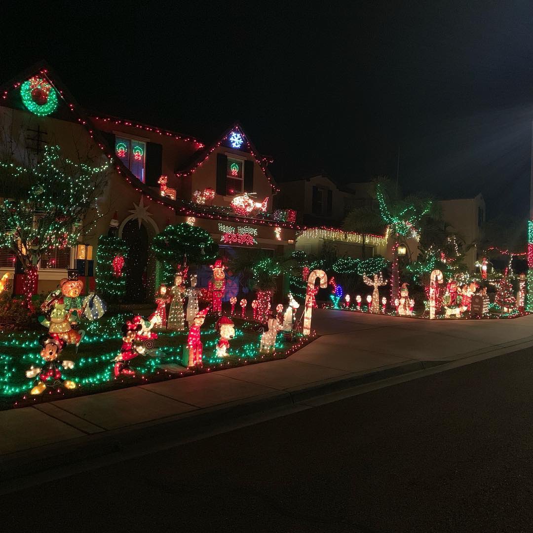  #ThoughtsFromTodaysRunTonight I ran my annual Christmas lit night run. It occurred to me that my whole subdivision is a Griswold parody.