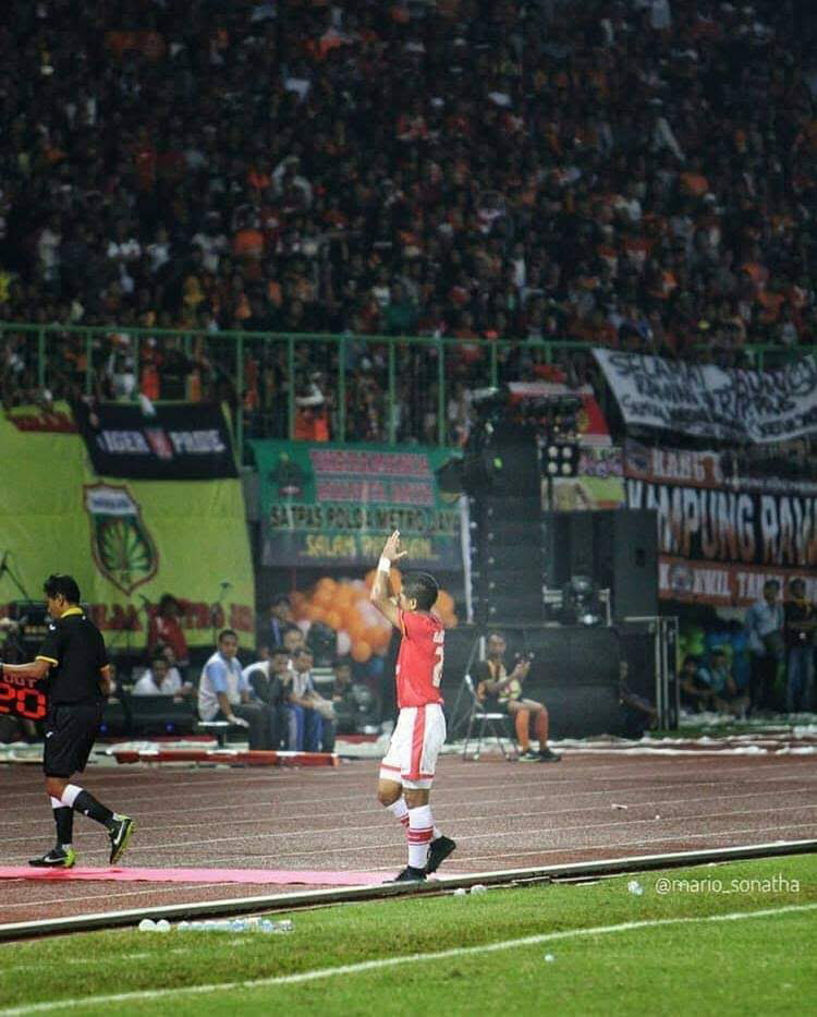 TP_Persija's tweet photo. Hari yg berat untuk dijalani, hari yg sulit untuk dipercaya. Hari ini kami akan ditinggalkan, benar-benar hari yg tak ingin kami jumpai. #AlmostThere #PersijaDay https://t.co/iGk2xzEpgY