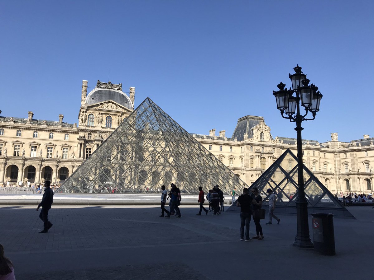 whywouldyougo's tweet photo. @Giselleinmotion @CharlesMcCool @GreenMochila @Touchse @Huvafenfushi_ Here is my #Top4Shadows for #Top4Theme.
#Top4Hosts @CharlesMcCool @GreenMochila @Touchse @Giselleinmotion @JETJTravel @ReneJoile @TayoraCom @wanderlust2day @travelbuggin
#Rome, #Australia, #Vatican, #Paris https://t.co/p0kQa7hMK7