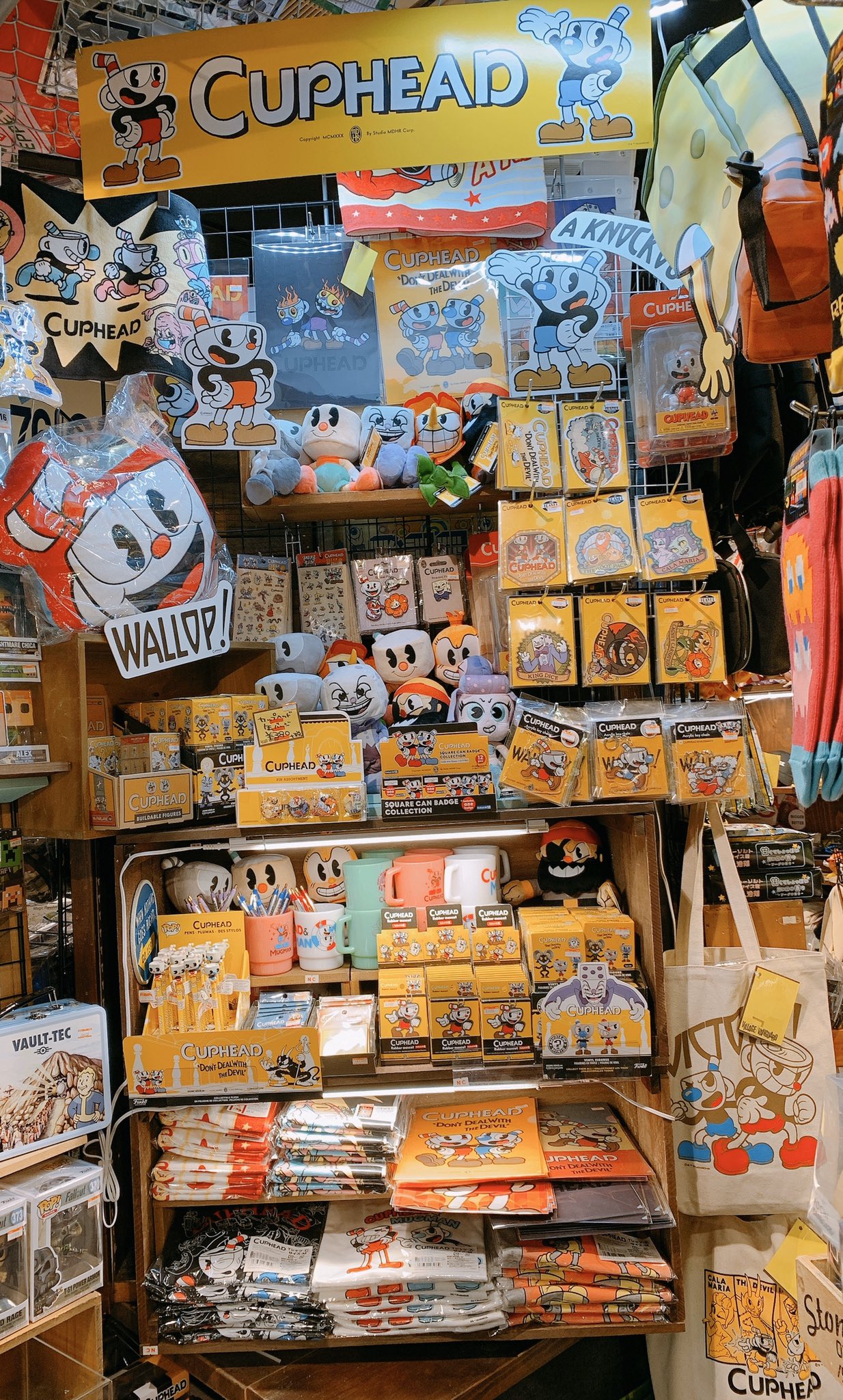 ヴィレッジヴァンガード渋谷本店 Sur Twitter Cup Head レトロ可愛いcup Headの 新商品 が入荷 ステッカー クリアファイル スタッキングマグなど使いやすいグッズが揃ってます プレゼントにもピッタリ Caphead カップヘッド