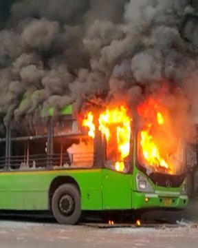 NazirAh03597's tweet image. जिनके दिलों में है नफ़रतें..
तू उनके ख़्यालात बदल दे..!

ग़मों की धूप है सर पे हमारे..
बुरे वक़्त की लम्हात बदल दे..!!

जलता है मुल्क़ मेरा, "या ख़ुदा"..
मेरे मुल्क की हालात बदल दे..!!!

#JamiaProtest #amuprotest #RejectCAB #RejectNRC