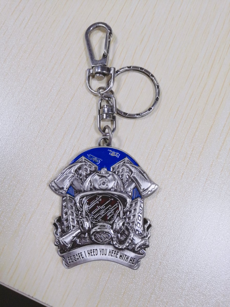 MayZhan01276590's tweet image. 3D metal keychains with transparent color #medalkeychain #3dkeychain #customkeychain #enamelkeychain