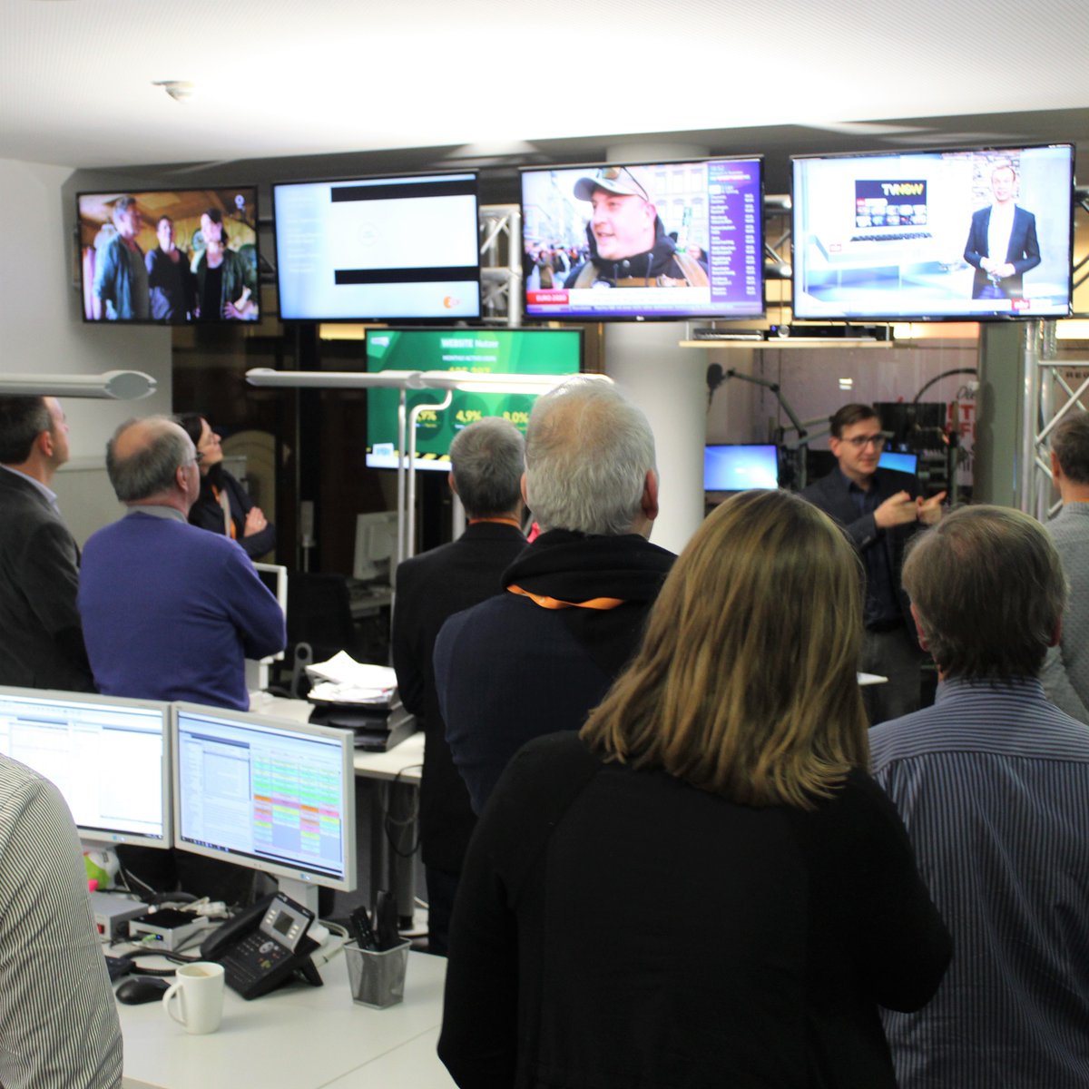 summitcle's tweet photo. 🎙🎧🎼 Beim #DigitalAfterWork haben wir gestern bei  mal #Regiocast GmbH &amp; Co. KG hinter die Kulissen von @RadioPSR, @ENERGYSachsen und @RadioRSA blicken können. Neben diesen Einblicken war auch der Ausblick auf den Weihnachtsmarkt ein echtes Highlight🎄🎄🎄

#behindthescenes https://t.co/eG1FyMte4w