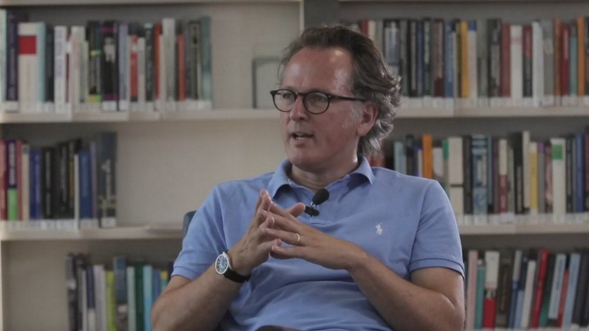 briq_institute's tweet photo. How do leaders get into top positions, given that there are many different types of leadership personalities? Watch Michael Kosfeld on his research in a new episode of #ThreeQuestionsWith: https://t.co/hc24ZdkGMp https://t.co/tAZJqHwduU