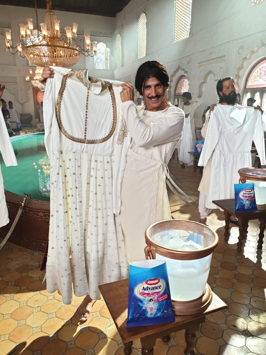 Akki Dresses Like Housefull 4 Bala But With A Wig For Detergent Ad; Fans  Say Love Ur Hairstyle