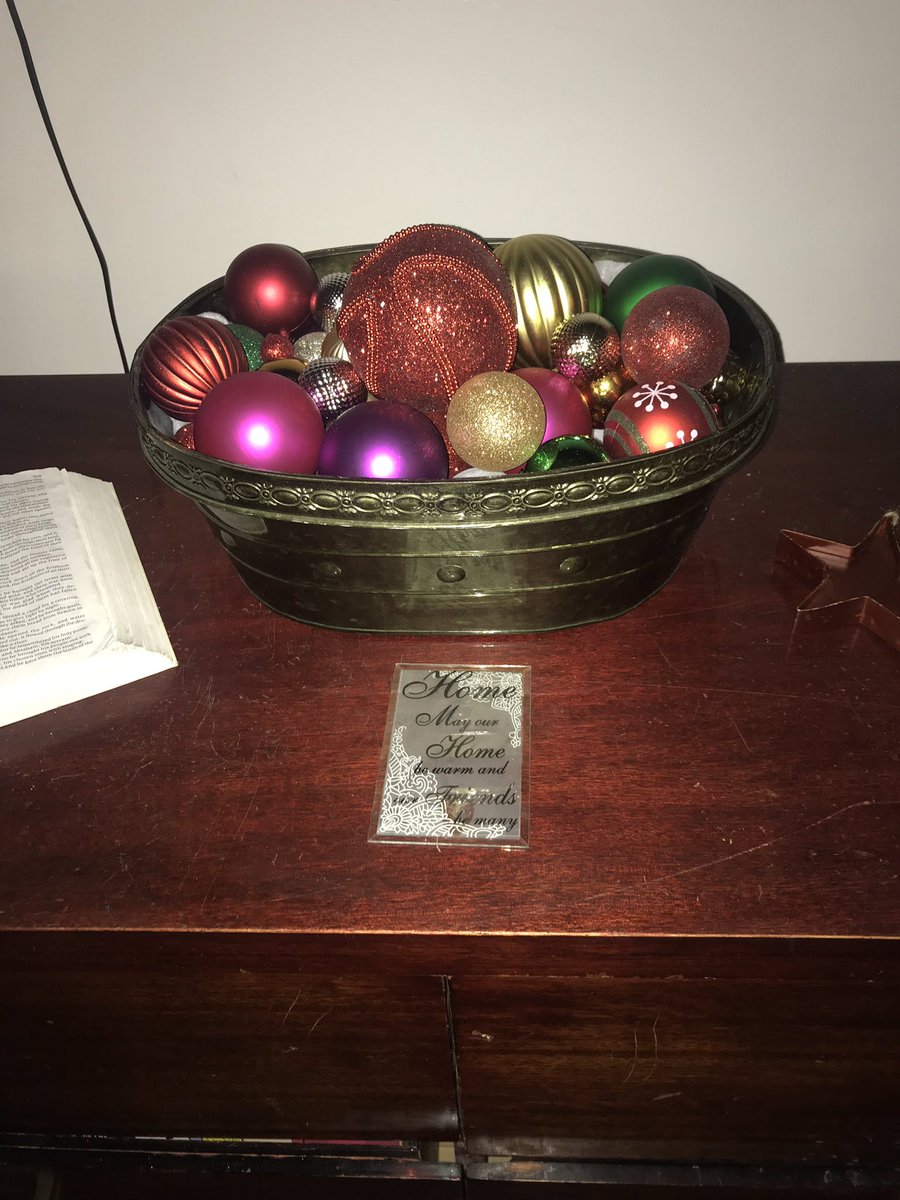 ColesWorrld's tweet photo. This is me Christmas crafting for the first time in history 😂 not 💯 done but I’m so impatient lol https://t.co/4ljgSVy0JW