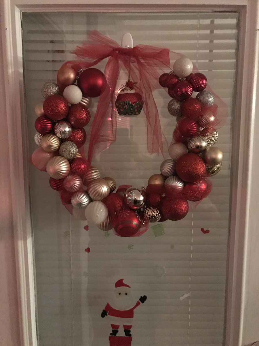 ColesWorrld's tweet photo. This is me Christmas crafting for the first time in history 😂 not 💯 done but I’m so impatient lol https://t.co/4ljgSVy0JW