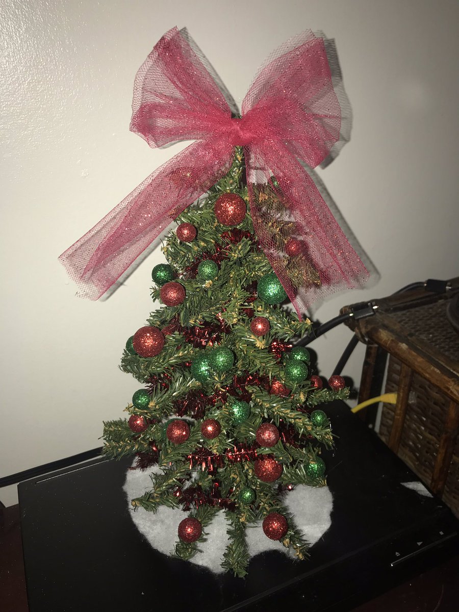 ColesWorrld's tweet photo. This is me Christmas crafting for the first time in history 😂 not 💯 done but I’m so impatient lol https://t.co/4ljgSVy0JW