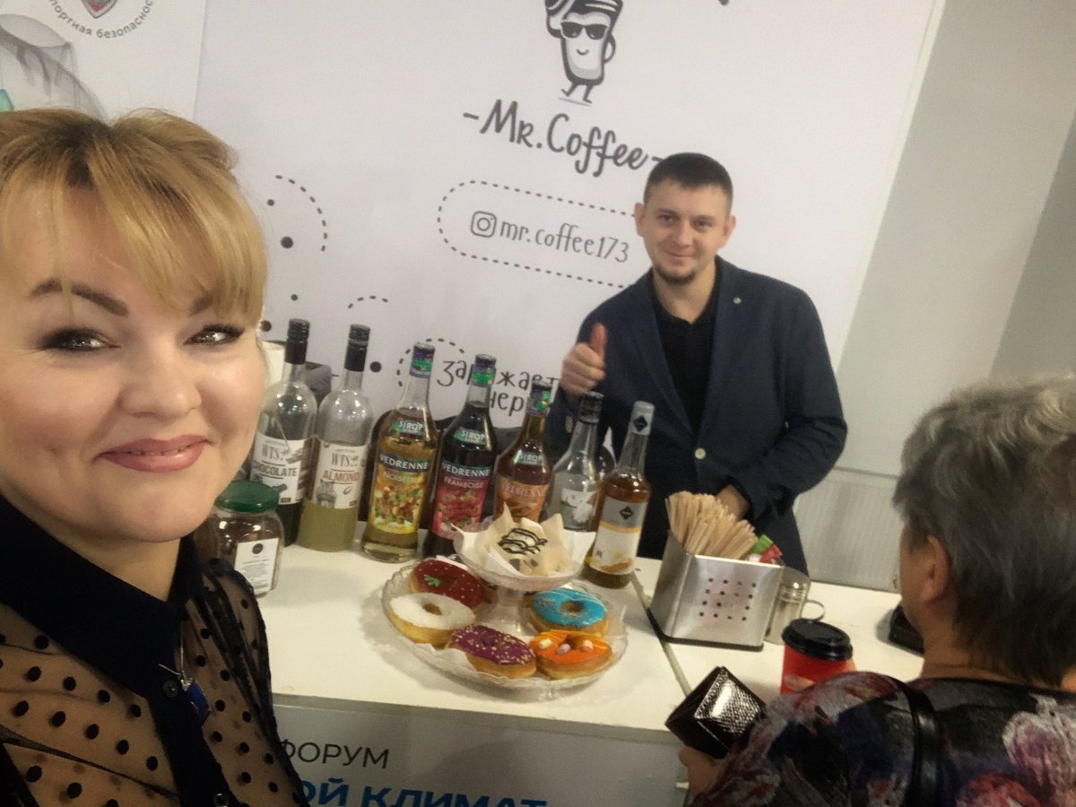Anyuta2104's tweet photo. На форуме «Деловой климат России» Чердаклинские предприниматели угощают вкусным кофе #тыпредприниматель #нацпроект #чердаклинскийрайон #црп https://t.co/roQKIBKMpR