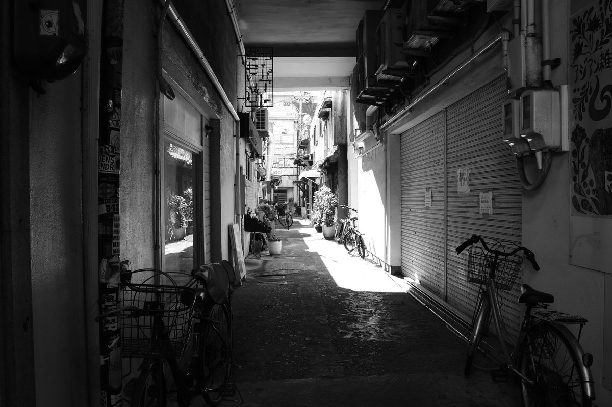 shotaro_cc_'s tweet photo. 路地。
#D7500
#キリトリセカイ
#写真で伝えたいわたしの世界
#ファインダー越しのわたしの世界 https://t.co/hOvf0UOEKp
