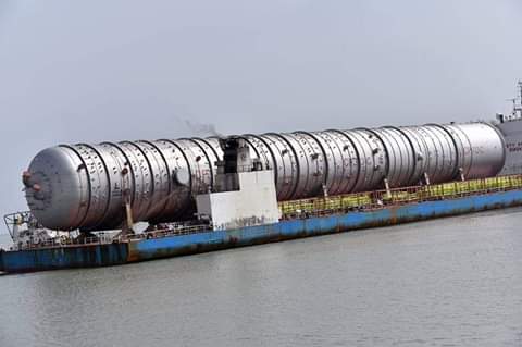 Owhesam's tweet photo. The world’s biggest oil-refining tower has finally reached its destination, Lagos, Nigeria, after an 11,000 mile voyage. #Dangoterefinery is becoming a reality
Invest in Ibeju-Lekki/Epe from N500k today. Pls retweet. #dangote https://t.co/l7hexUzdmU