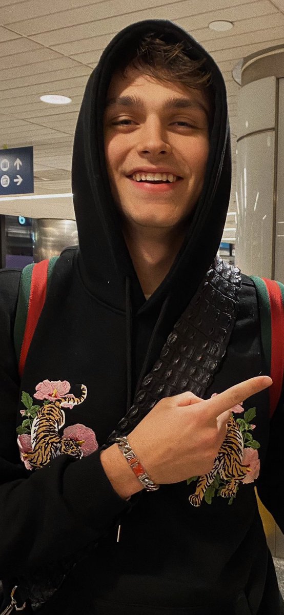 MARAlSDAILY's tweet photo. heart in a human form @JonahMarais https://t.co/aZ6wJaOSY6