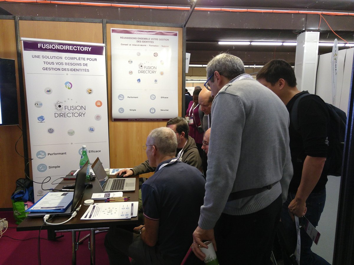 PallinPoppy's tweet image. @LesJRES jour 3: il y a foule au stand @fusiondirectory! 
 @benoitmortier1 vous présente les fonctionnalités du logiciel de gestion des identités pour l&apos;ESR #fusiondirectory #iam #supann #partage #renater #sinaps #amue