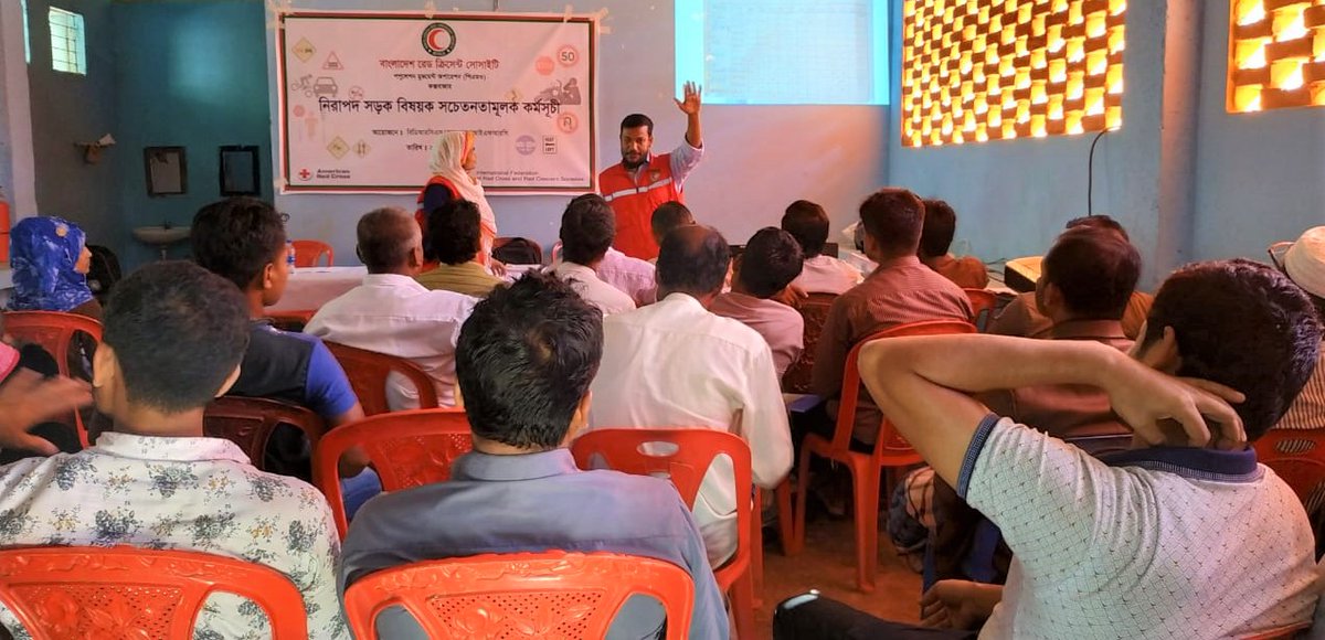 Taslim_Reza_'s tweet image. #RoadSafety awareness session for #HostCommunity, Ukhiya, Cox's Bazar. 30 Union Disaster Management Committee (#UDMC) members participated. Traffic rules &amp;amp; signal, defensive driving were contents &amp;amp; orientation on #EVCA followed session. #PMO, @BDRCS1, @RedCross
@IFRCAsiaPacific.