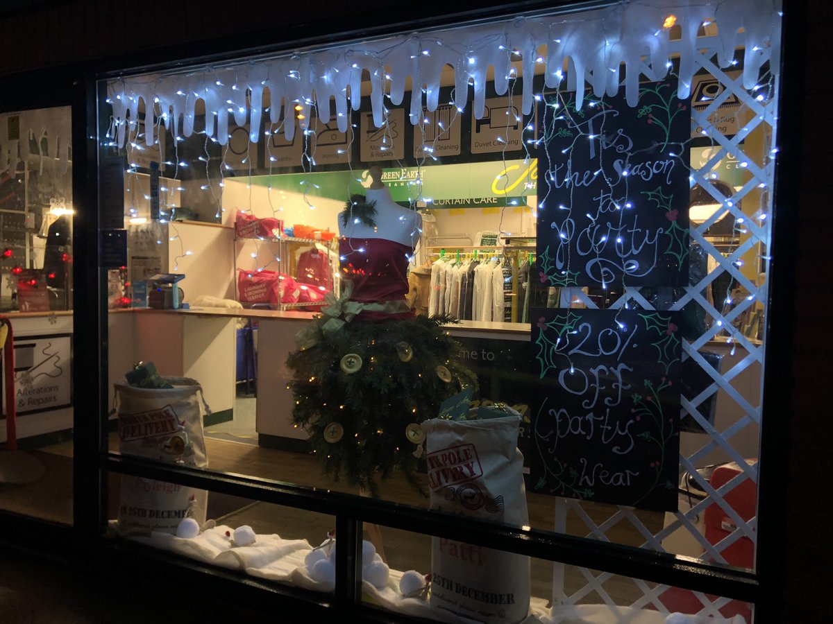 JustKayleighD's tweet photo. Swansea Johnsons looking all festive with the help of our local @maxspielmann
@JamesTCobbler @BatdanMoJo @MOJODryCleaners @TimpsonNews
#timpsons #area66 #mojo #mojoarea66 #johnsonscleaners #christmas #christmasshopwindow https://t.co/Cm5Uk2aIwb