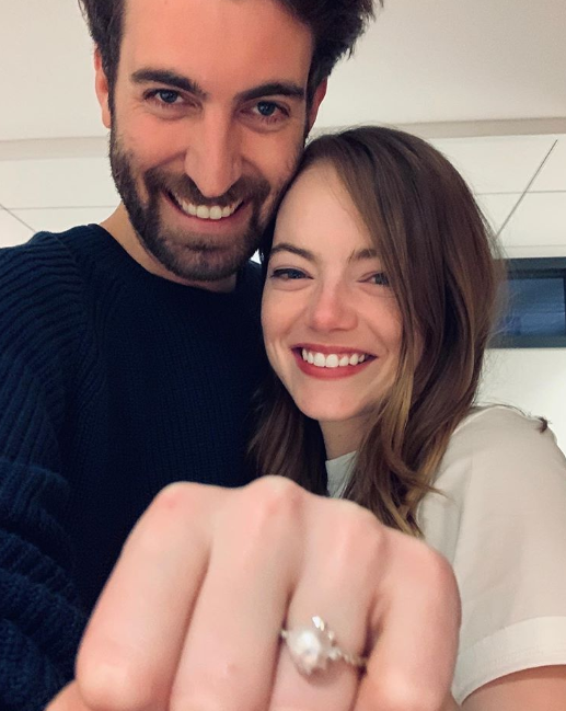 boohoo's tweet photo. Emma Stone showing off her stone 😍💎💍😍
Congratulations to Emma and Dave on their engagement!

📸 davemccary https://t.co/E2f4zxCLtS