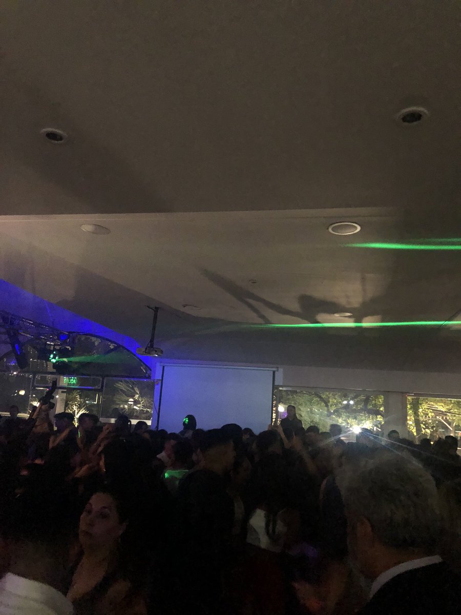 dfiesta's tweet image. Siempre es bueno salir de joda un miércoles también