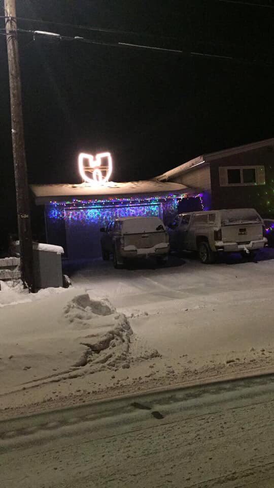 DeneLegalEagle's tweet photo. I think my neighbour is trying to impress me.
And it worked. Lol #WuTangForever #60thParallel https://t.co/JY4dYJ62WR