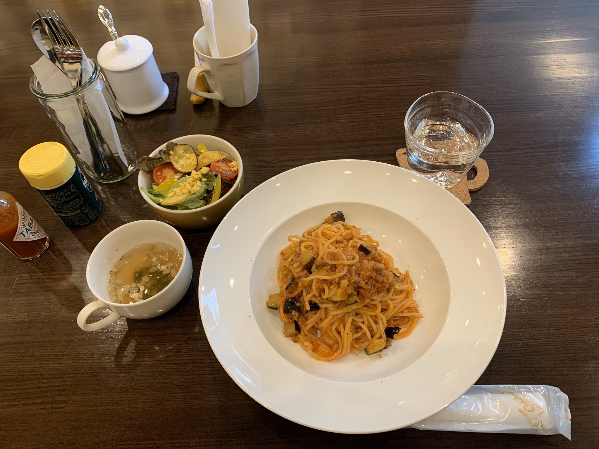 八戸食べ歩き巡り No Twitter 八戸市 カフェ 今日の食べ歩き 六日町 絵本と音楽のお店 Cafe ドゥマン 選べるランチ 各1000円 税 おすすめは 生パスタなすミートです コーヒーのおかわり自由 店内は クラシック音楽のcdが飾られていて お好みでcdを