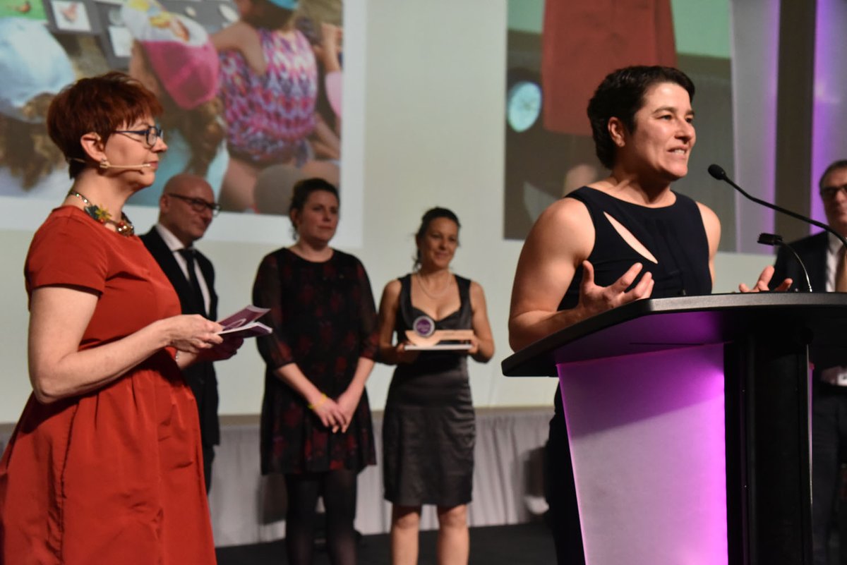 upaqc's tweet photo. Gala #congresupa Prix valorisation 😊 Syndicat de l'UPA des Basses-Laurentides pour L’escouade des fermiers en ville! 🎉! https://t.co/hv0ML8EbAI Présenté par @CCCD_Quebec @IGAQC #vivelabouffe @LoblawCies #Metro #AgQc https://t.co/rdKDb3OOTx