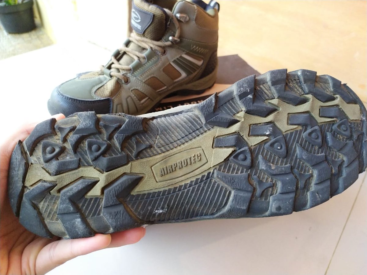 Bowo_LFC's tweet photo. Dijual. Airprotec.  Seri arizona size 41, second. Cod cibinong.  Net 299k. Baru 1x naik gede.  WA 087873796414 #sepatu #hiking #sepatuoutdoor #jualsepatu #pendaki #murah #infopendaki https://t.co/dHstYkwpvd