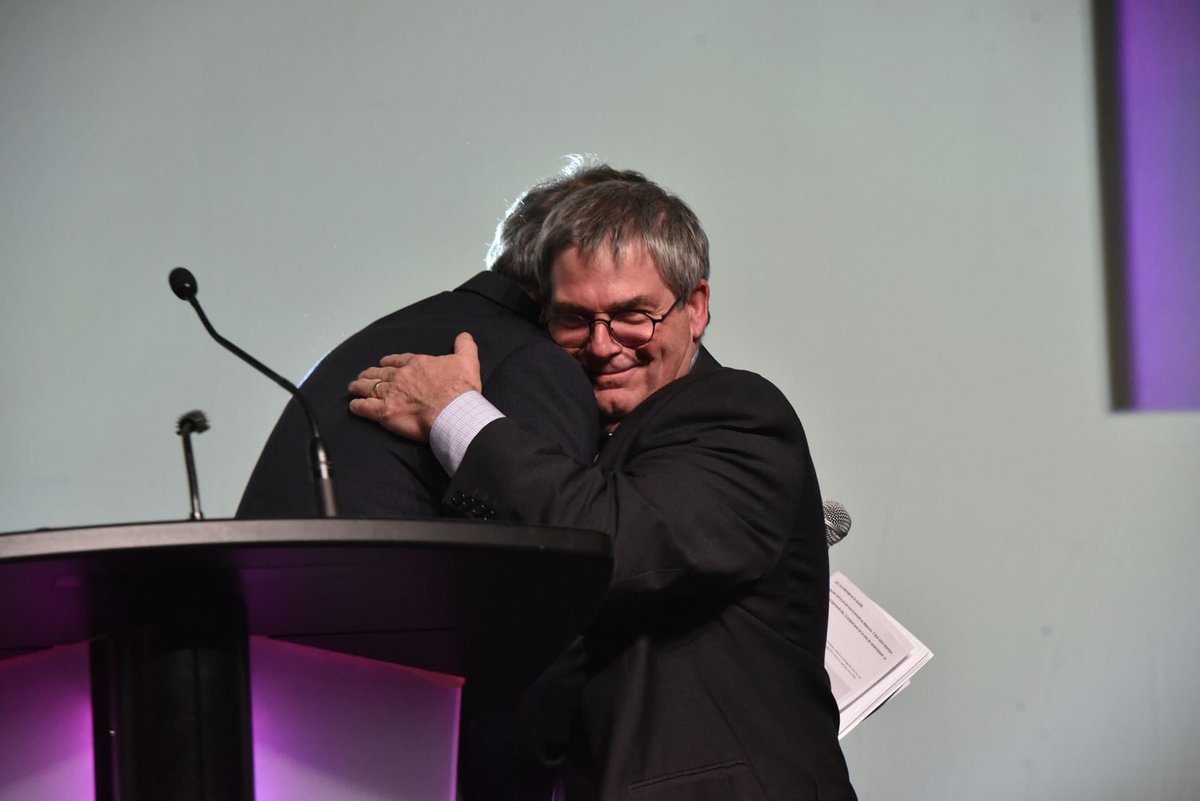 upaqc's tweet photo. Prix coup de 💜 #congresupa L’Union est fière de remettre le prix Coup de cœur à M. André D. Beaudoin, secrétaire général d'@UPA_DI.
Depuis 25 ans, M. Beaudoin a su faire rayonner notre organisation partout dans le monde. #AgQc https://t.co/LYt8JB7XF0