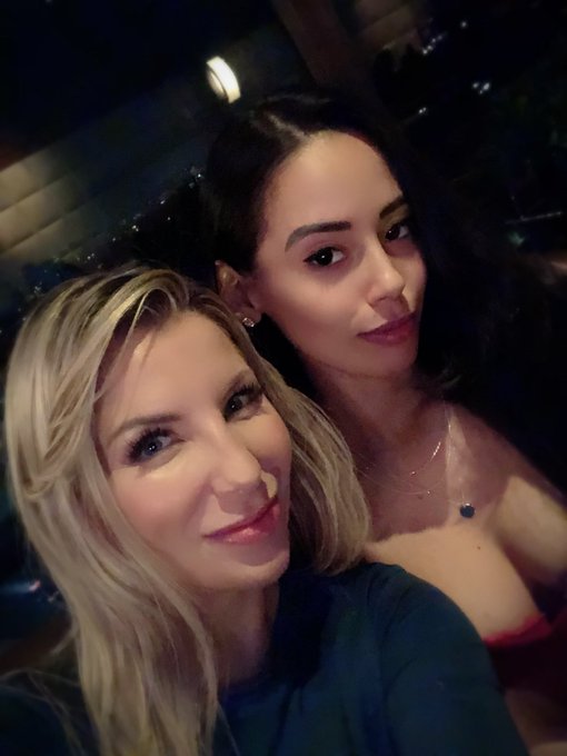 1 pic. Wish @andreinadeluxex a happy birthday ??? ✨? https://t.co/dLM3CHDJqX