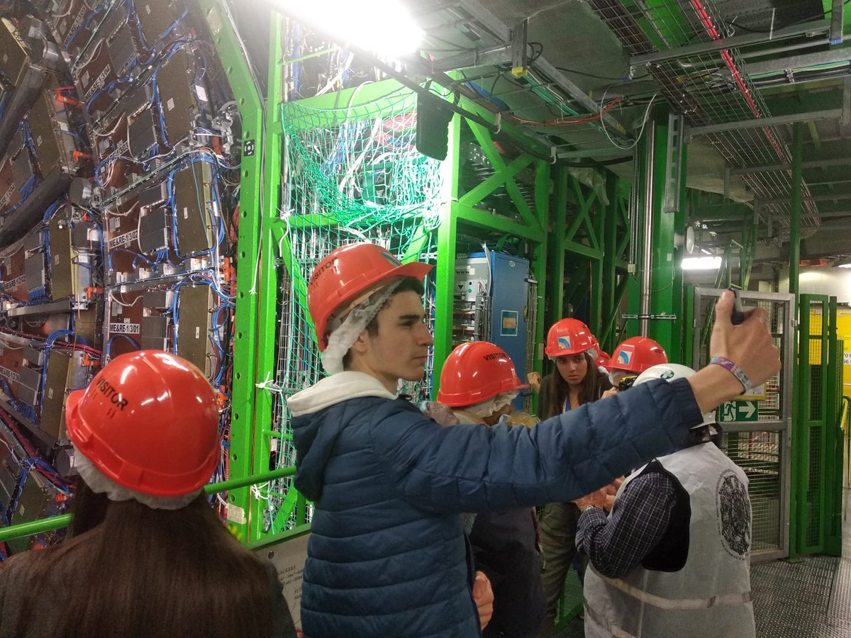 BonsoleilS's tweet photo. @Bonsoleil_LFG les entrailles du CERN de Genève. https://t.co/b70orNKbuj