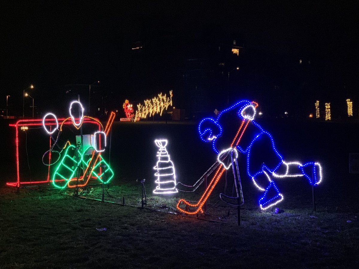 jj_rodz's tweet image. Come, see &amp;amp; enjoy LOL in Burlington, Ontario #LandOfLights #Christmas #FunLights
