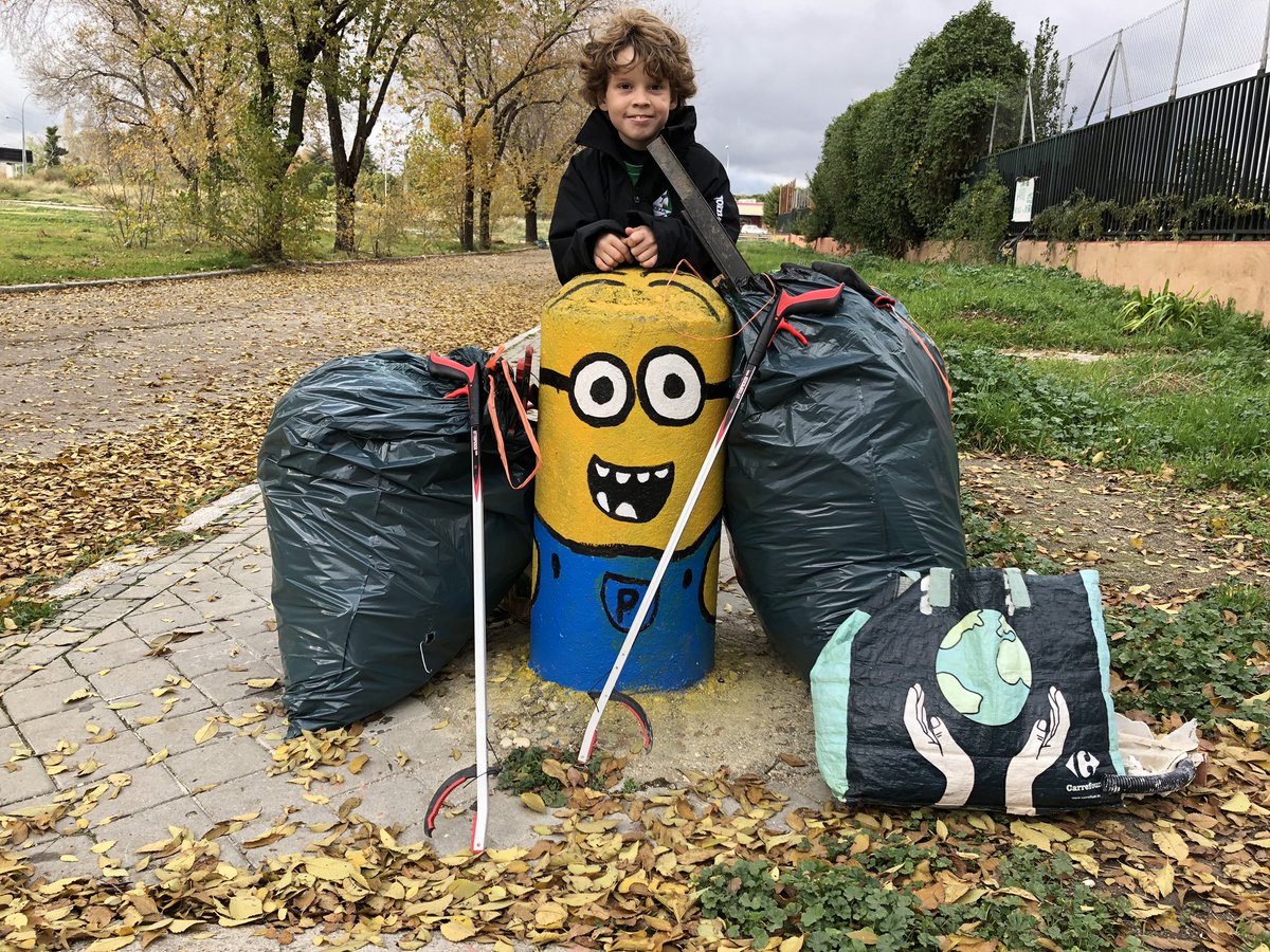 poblado_verde's tweet photo. GRACIAS a l@s voluntari@s en la recogida y plantación del sábado. En solo 3 horas conseguimos sacar más de 40kg de #basuraleza de nuestra querida rincón de la #biodiversidad. Además esta vez hemos realizado una plantación de árboles y arbustos 🌳🌳. Suerte chiquinines... 🌎❤️🙏 https://t.co/l5aHwGbceL