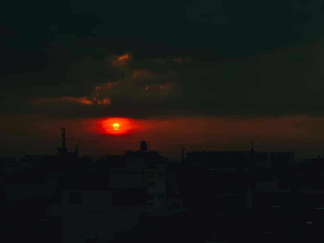 tuyenvu2801's tweet photo. Chứng ưa bóng tối hoặc ban đêm được gọi là "nyctophilia". Người ưa bóng tối cảm thấy thư giãn và thoải mái với nó. https://t.co/F1DP9oAkQq