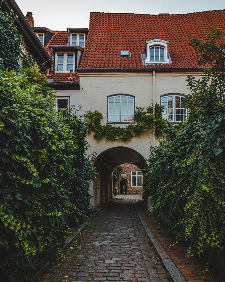  #GoodUrbanism means building squares and streets for the public in the front, and to balance the public areas with increased levels of privacy by secluded  #Courtyards, mews, backyards, hofs just a few steps from the busiest streets or liveliest squares.  #Lübeck  #Germany