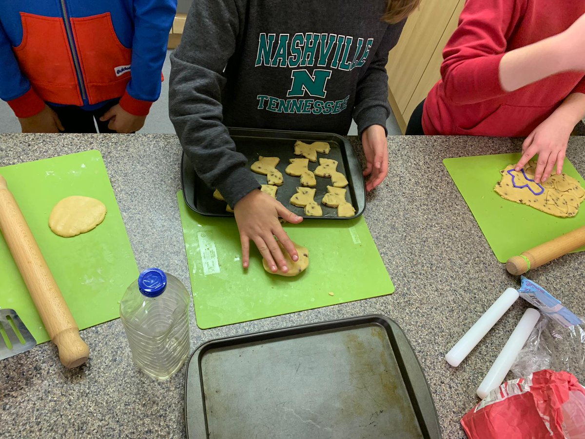 westmoorsguides's tweet photo. We had a very busy night cooking and making things for Carols at the Petwyn on Friday for our stall to raise money for @toilettwinning. @Girlguiding #fundraising #community #westmoors https://t.co/gIcz1b2vfC