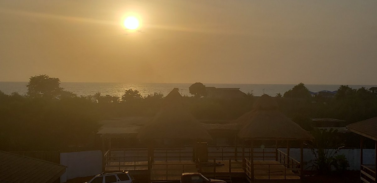 theshacks_sl's tweet photo. When the 🌡 outside are below freezing, these views warm the soul. #SierraLeone #theshacks #HamiltonBeachSL https://t.co/Cy6QszPn24
